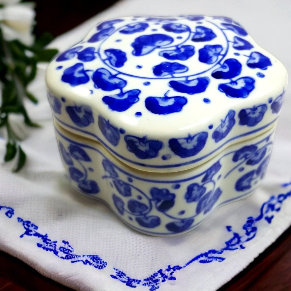 Blue / White Porcelain Jewelry Box Lotus Flower Shaped Trinket with Lid